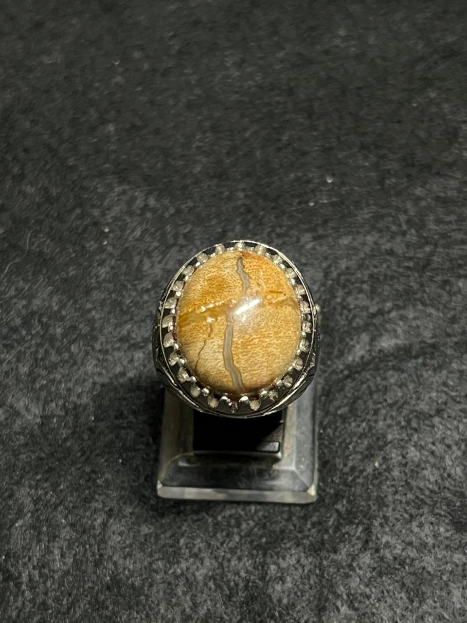 Batu Motif Tapak Jalak